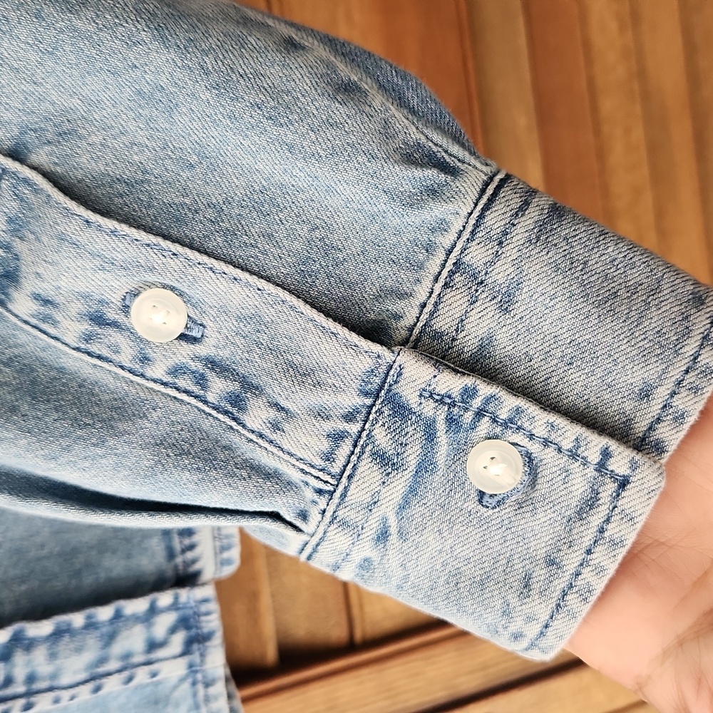 American Eagle Outfitters Light Blue Denim Button-Up Shirt - Picture 5 of 10